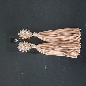 Gold tassel Pierced earrings.
